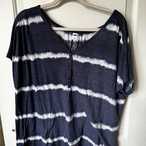 Old Navy Navy and White Tie-Dye Short Sleeve Henley